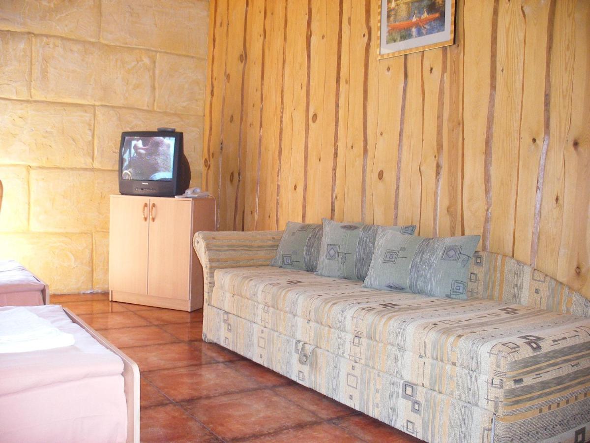 Tvirtove Prie Didziulio Otel Dėdeliškės Dış mekan fotoğraf