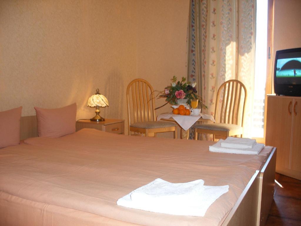 Tvirtove Prie Didziulio Otel Dėdeliškės Oda fotoğraf